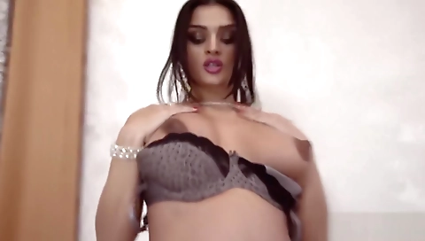 Morne-as professional security with a sexy brunette